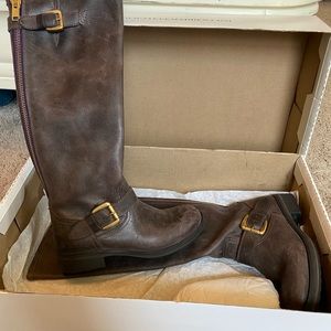 Steve Madden Brown boots with purple zipper
